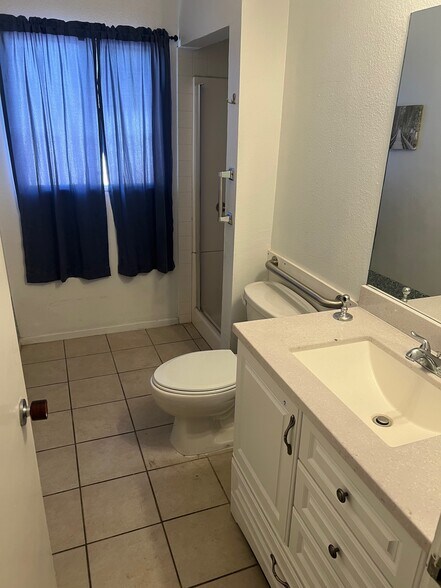 More Photos Of 1685 Cypress Dr, El Centro Healthcare For Lease