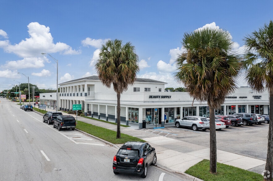 Primary Photo Of 400-488 NE 125th St, North Miami General Retail For Lease