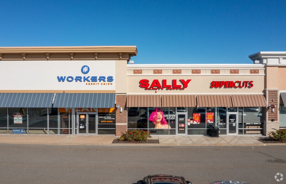 More Photos Of 1 Highland Cmn W, Hudson Unknown For Lease