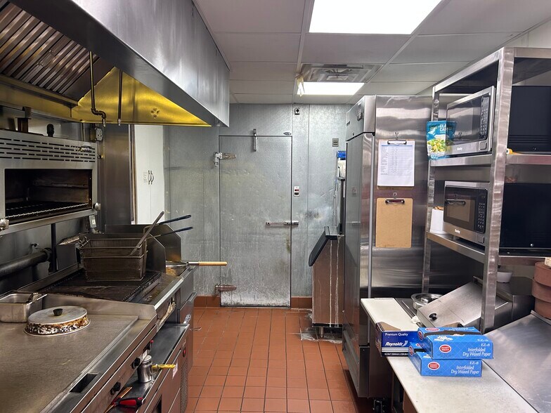 More Photos Of 6336 111th St, Chicago Ridge Freestanding For Lease