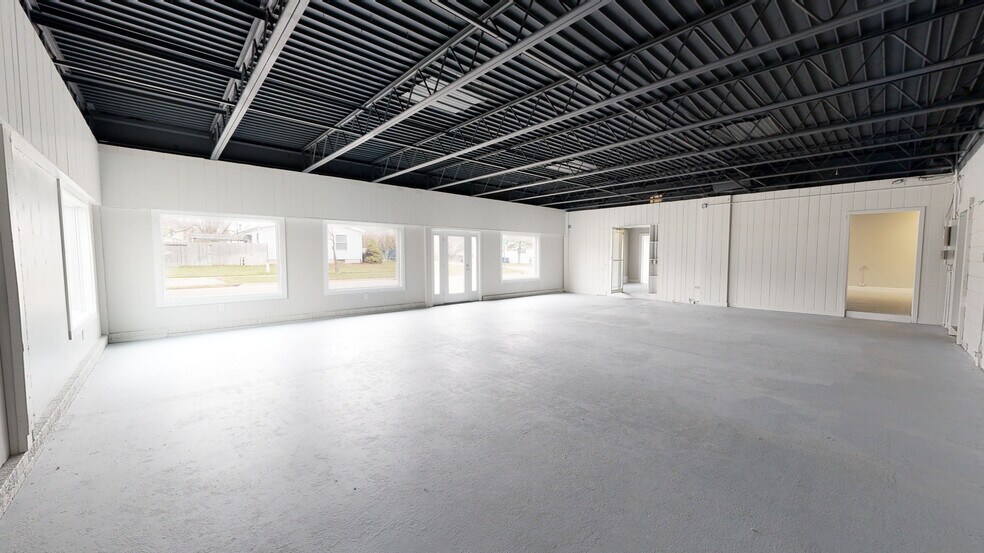 More Photos Of 801 S Henry St, Bay City Distribution For Sale