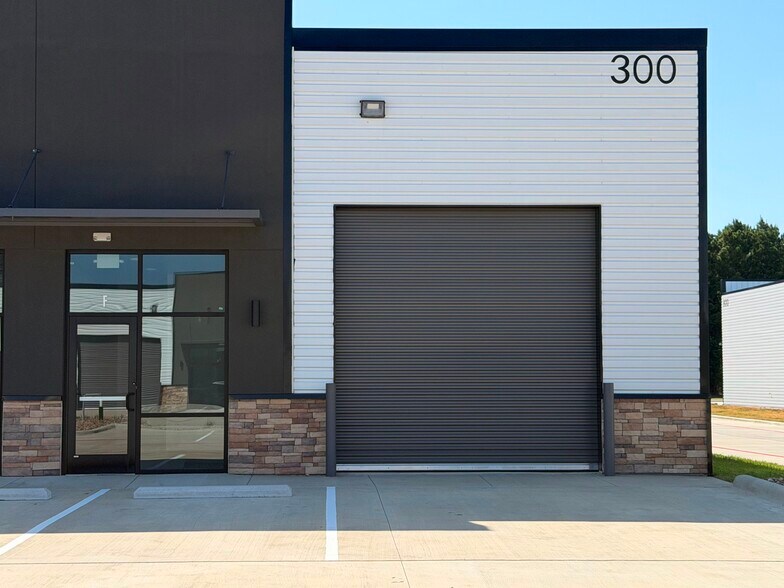 More Photos Of 18011 Cypress Rose Hill Rd, Cypress Unknown For Lease