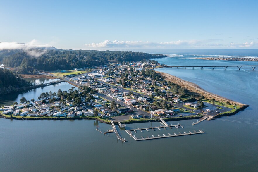 More Photos Of 1185 NE Mill St, Waldport Flex For Sale