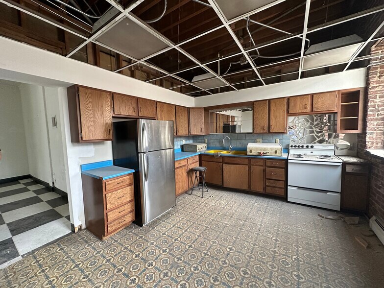 More Photos Of 15 E Iowa Ave, Denver Storefront For Sale