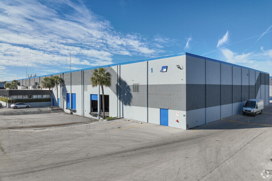 More Photos Of 1919 NW 19th St, Fort Lauderdale Warehouse For Lease