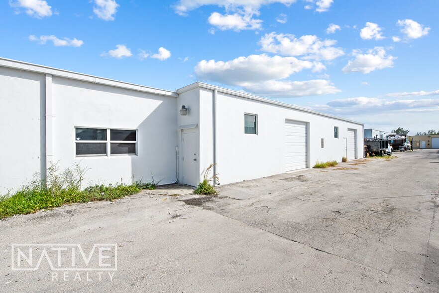 More Photos Of 1160 NE 24th Ct, Wilton Manors Warehouse For Lease