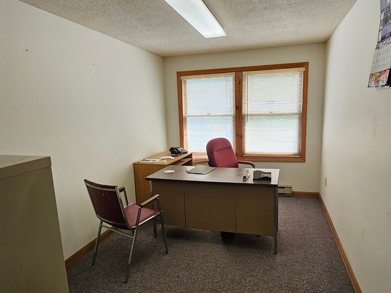 More Photos Of 27 Douglas Rd, Webster Office For Sale