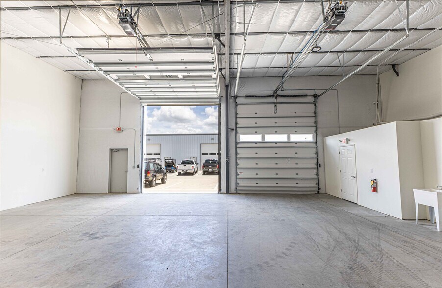 More Photos Of 11089 N US Highway 301, Oxford Light Manufacturing For Lease