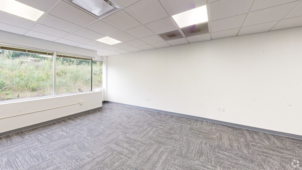 More Photos Of 2 Waterside Crossing, Windsor Office For Sale