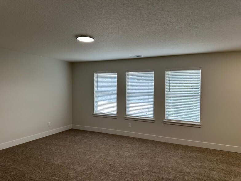 More Photos Of , Kelso Multifamily For Sale