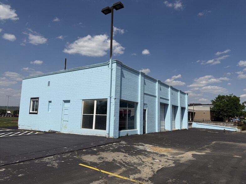 More Photos Of 45 W Eads Pky, Lawrenceburg Freestanding For Sale