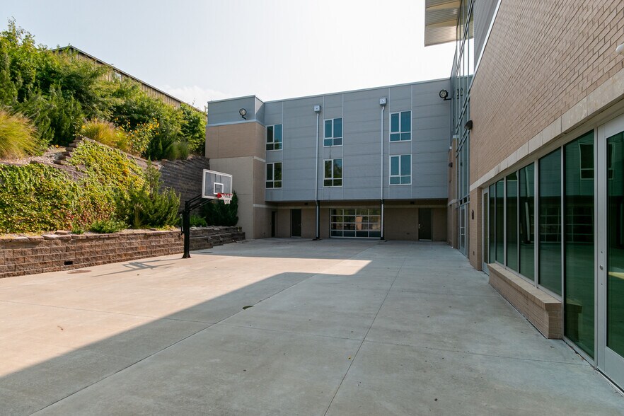 More Photos Of 1632 McCain Ln, Manhattan Sorority Fraternity House For Sale