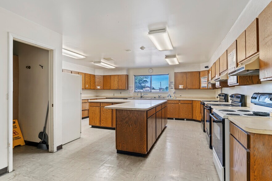 More Photos Of 2182 N Hill Field Rd, Layton Storefront Retail Office For Lease