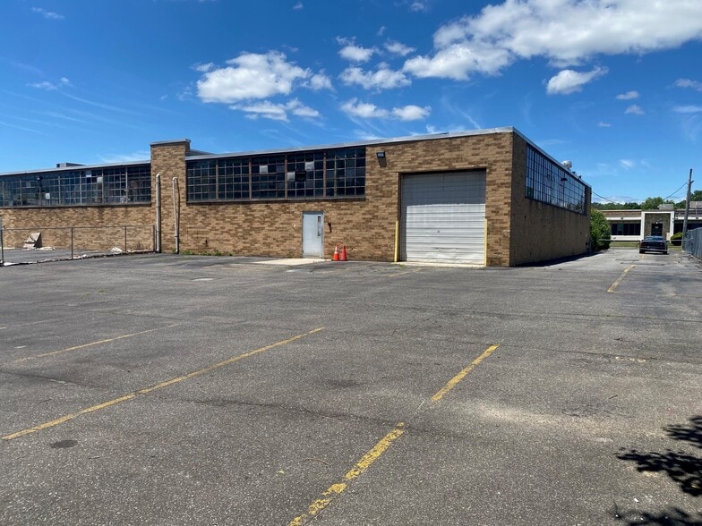 More Photos Of 63-65 Austin Blvd, Commack Warehouse For Lease