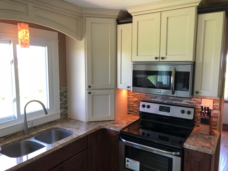 More Photos Of 4115 N US Highway 51, Janesville Showroom For Sale