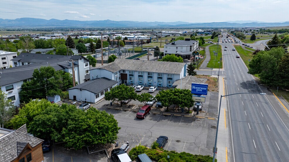 More Photos Of 2020 Prospect Ave, Helena Hotel For Sale