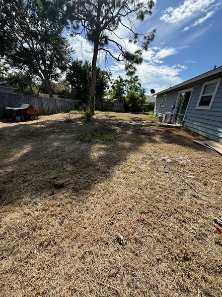 More Photos Of 855 Jamaica Rd, Venice Apartments For Sale