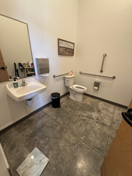 More Photos Of 21 Meridian Ct, Kalispell Light Distribution For Lease