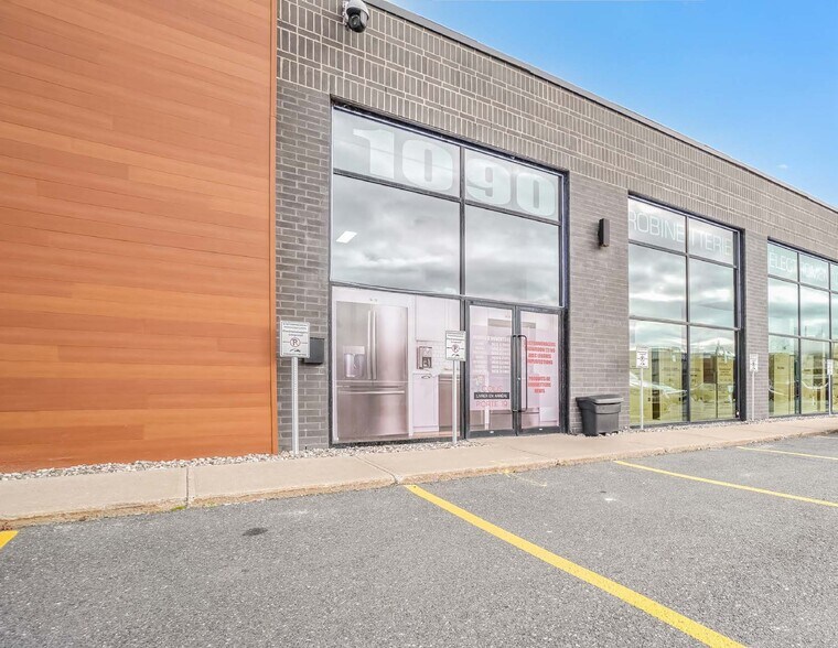 More Photos Of 1078-1138 Boul Marie-Victorin, Longueuil Light Distribution For Lease