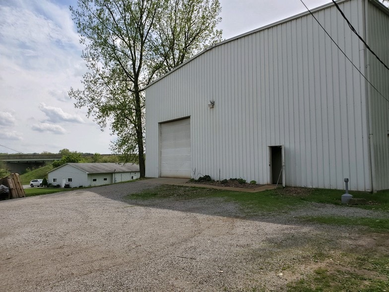 More Photos Of 4 Washington St, Leetonia Warehouse For Lease