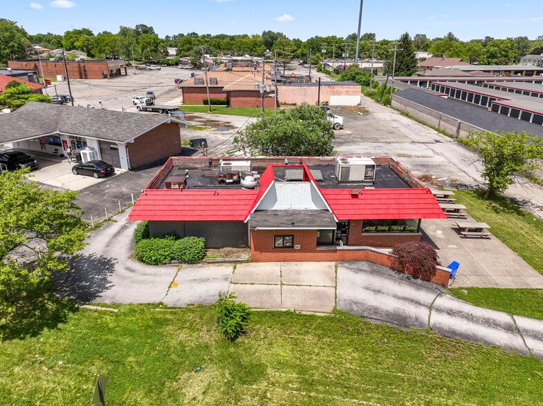 More Photos Of 1900 Tamarack Cir S, Columbus Fast Food For Lease