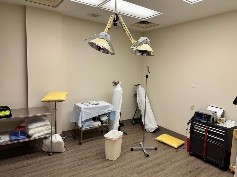 More Photos Of 215 Clairemont Ave, Decatur Storefront Retail Office For Lease