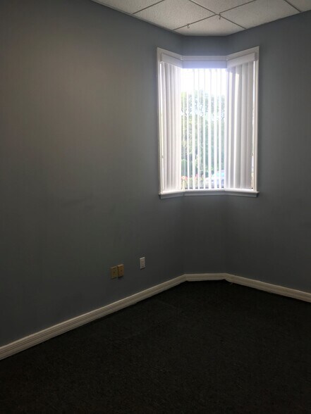 More Photos Of 31111-31125 US Highway 19 N, Palm Harbor Office For Lease