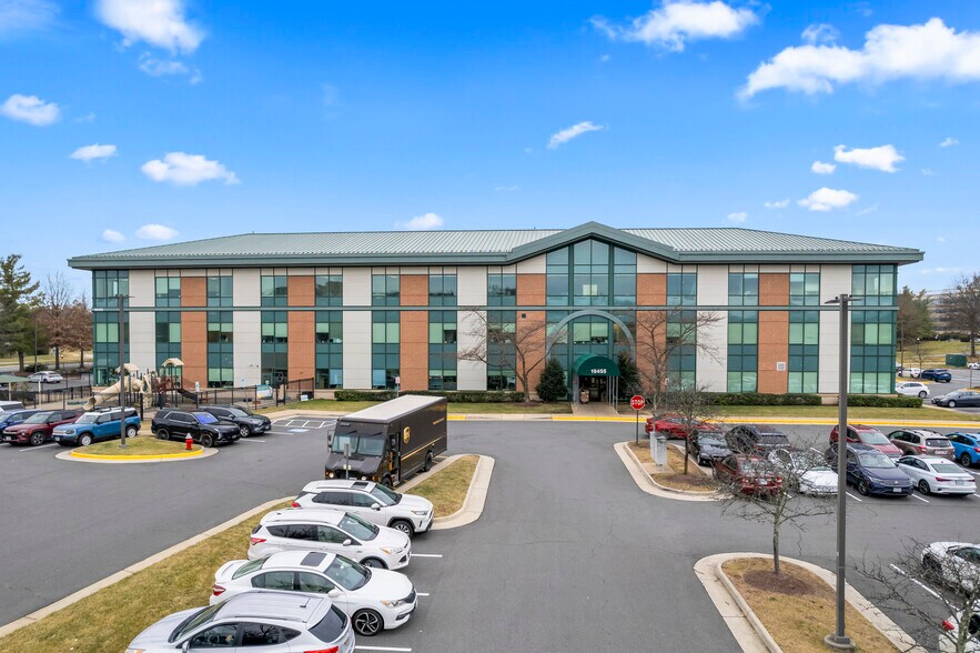 More Photos Of 19455 Deerfield Ave, Lansdowne Medical For Lease