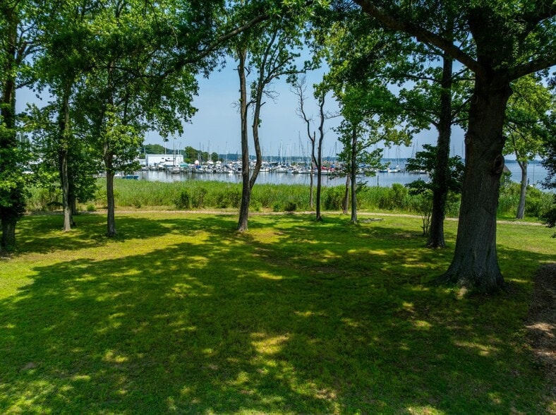 More Photos Of 1052 Old Turkey Point Rd, Edgewater Marina For Sale