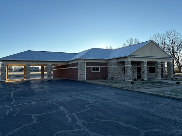 More Photos Of 7240 S US 231, Huntingburg Medical For Lease