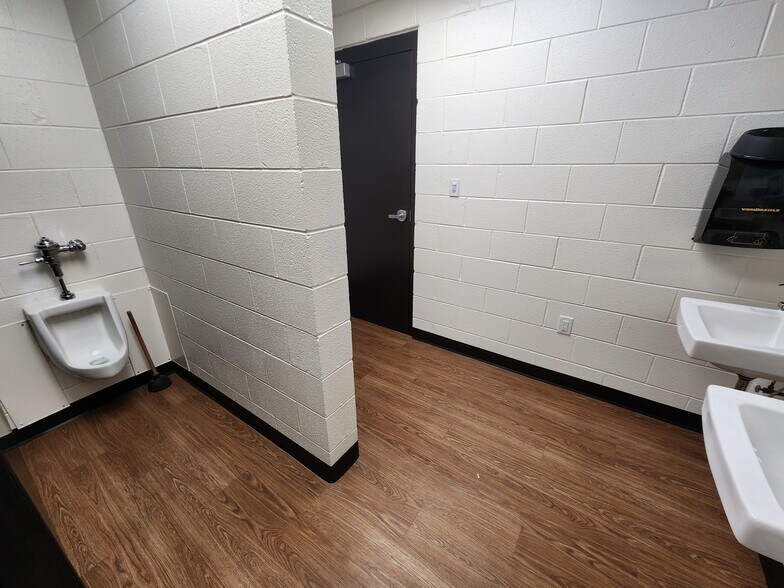 More Photos Of 501 Howell Rd, Greenville Office For Lease