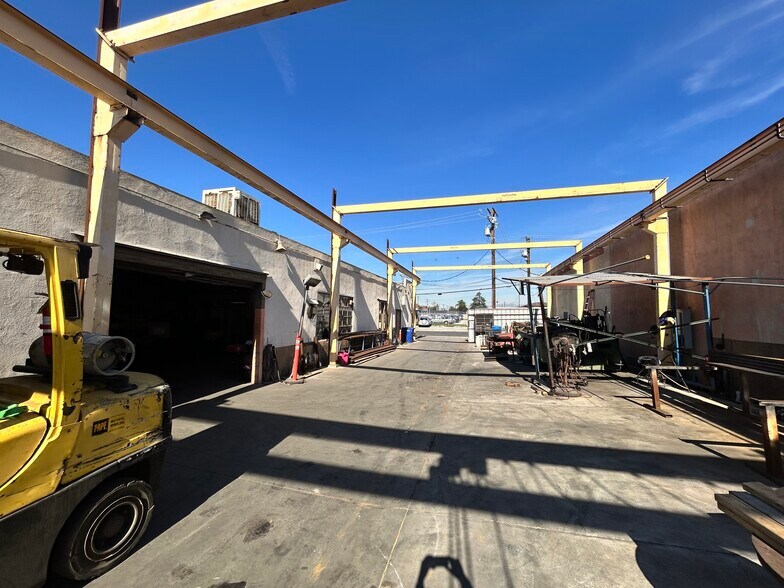 More Photos Of 9128 Rose St, Bellflower Manufacturing For Lease