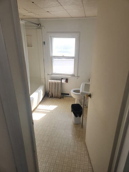 More Photos Of 920 N Salisbury Blvd, Salisbury Storefront Retail Residential For Sale