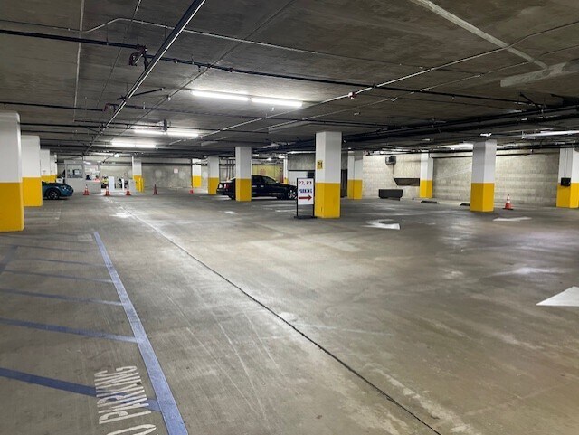 More Photos Of 810 E Pico Blvd, Los Angeles General Retail For Lease