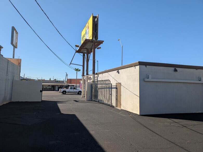 More Photos Of 9108 N Cave Creek Rd, Phoenix Office For Sale