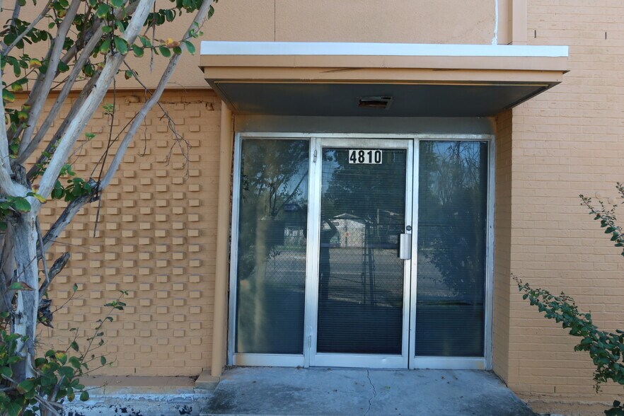 More Photos Of 4810 San Pedro Ave, San Antonio Office For Sale