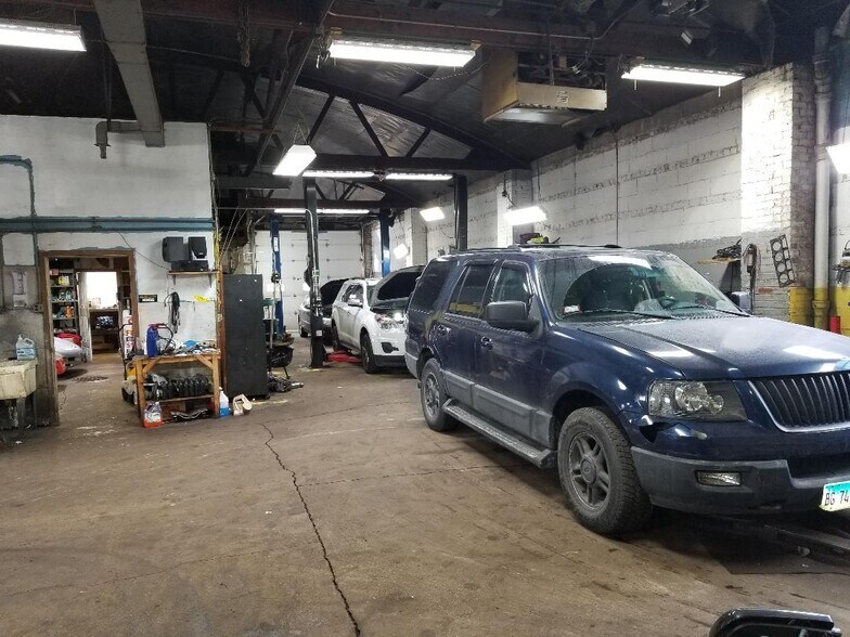More Photos Of 10319 S Kedzie Ave, Chicago Auto Repair For Lease