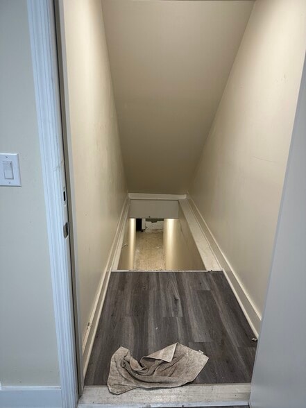 More Photos Of 583-587 Broad St, Newark Storefront Retail Office For Lease