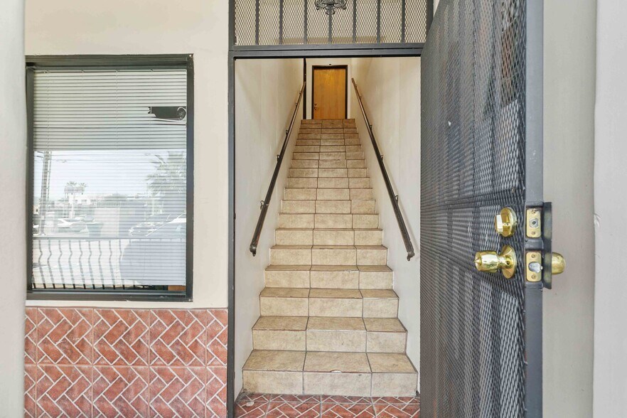 More Photos Of 1108 5th St, San Fernando Storefront Retail Office For Sale