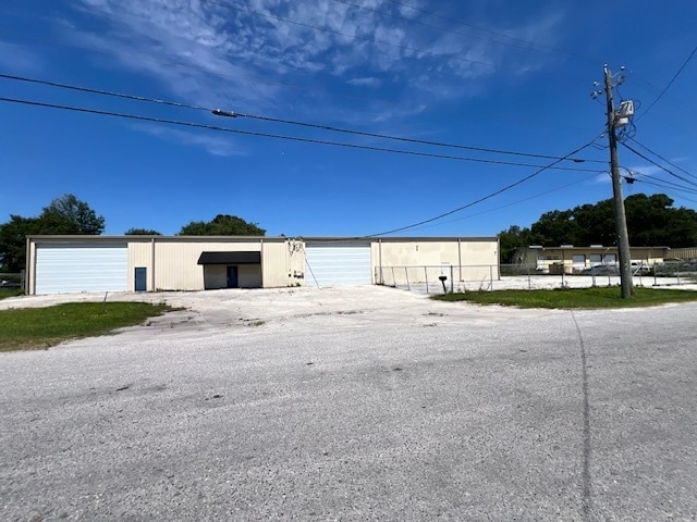 More Photos Of 205 Complex Dr, Lakeland Service For Lease
