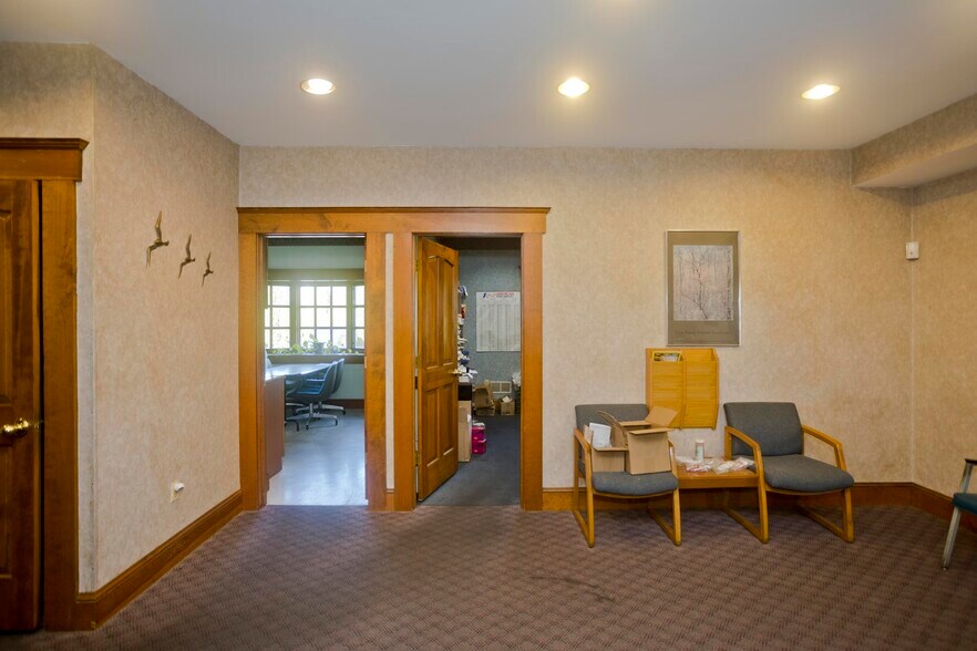 More Photos Of 16 Arthur St, Easthampton Warehouse For Sale