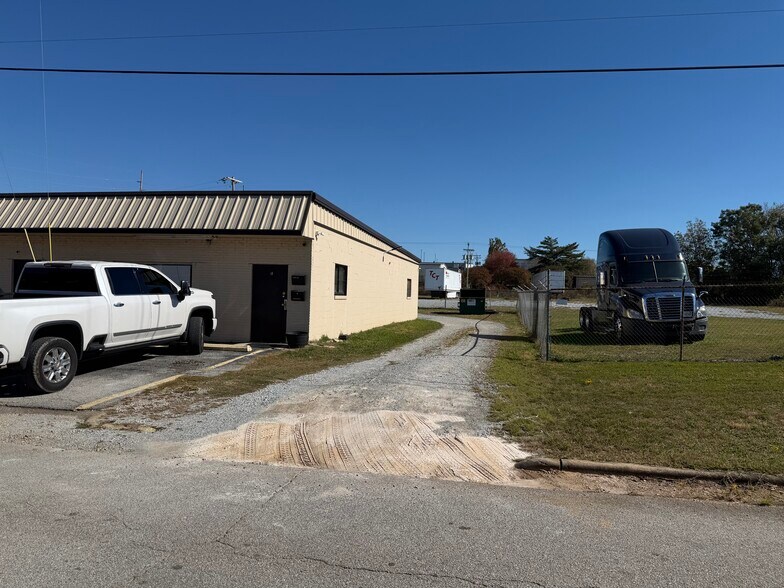 More Photos Of 212 1st Ave SW, Decatur Storefront For Sale
