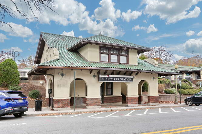 More Photos Of 4 Franklin Ave, Ridgewood Storefront Retail Office For Lease