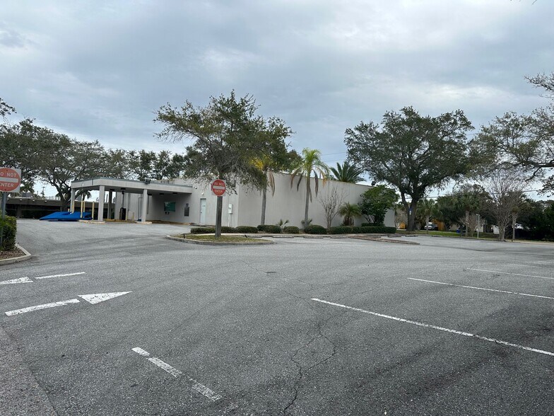 More Photos Of 2046 Bayshore Blvd, Dunedin Storefront Retail Office For Sale