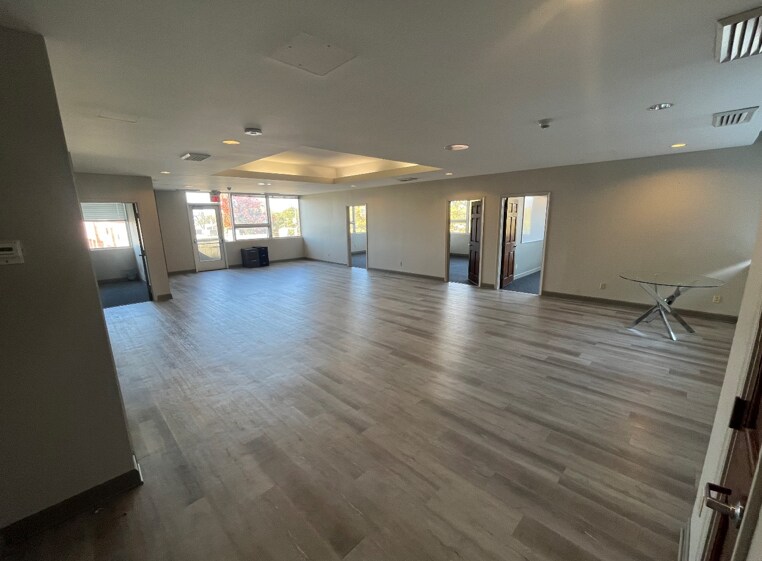 More Photos Of 10425 Old Olive Street Rd, Creve Coeur Office For Lease