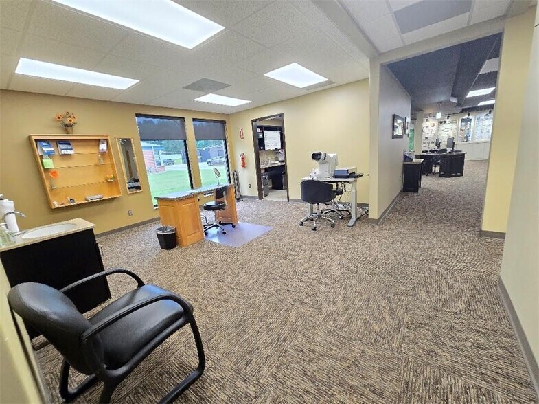 More Photos Of 705 Baptiste Dr, Paola Medical For Sale