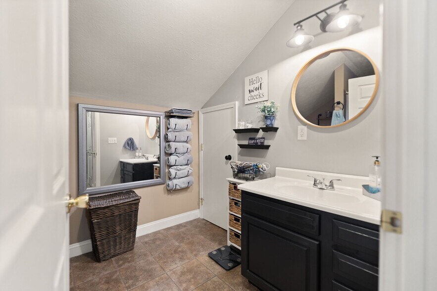 More Photos Of 4418 Main St, Clay City Flex For Sale