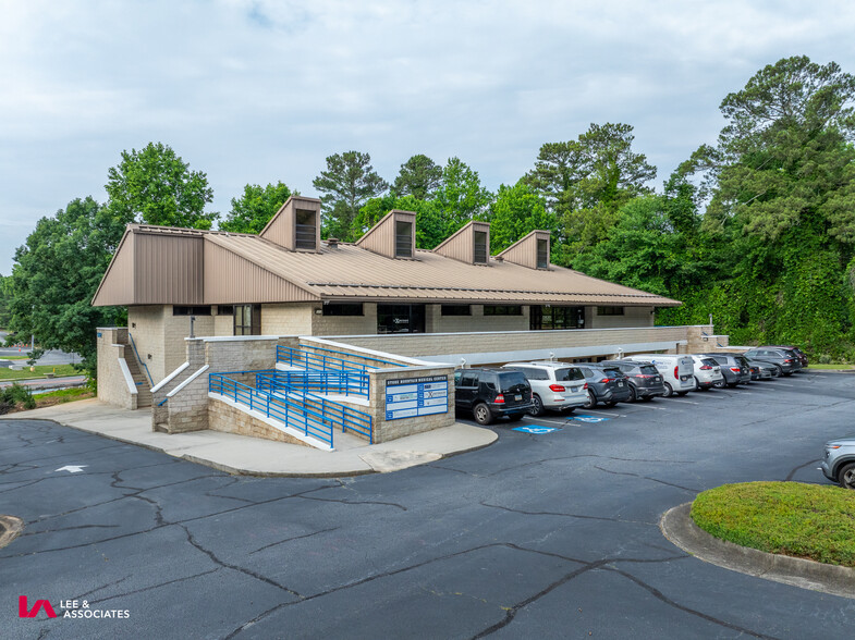 Primary Photo Of 5462 Memorial Dr, Stone Mountain Medical For Sale