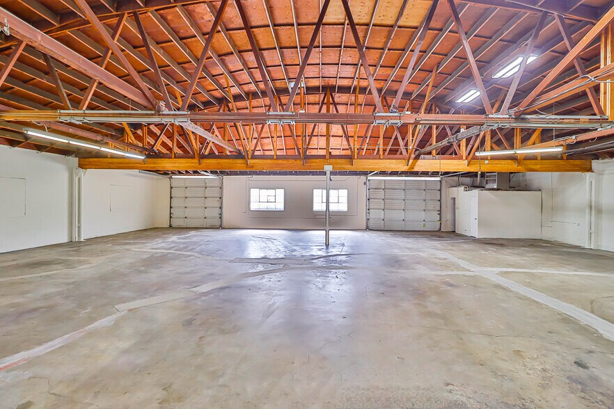 More Photos Of 7340 Fulton Ave, North Hollywood Manufacturing For Lease