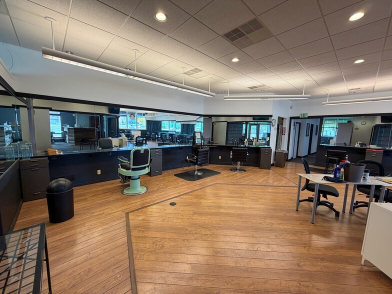 More Photos Of 602 Lincolnway E, South Bend Freestanding For Sale